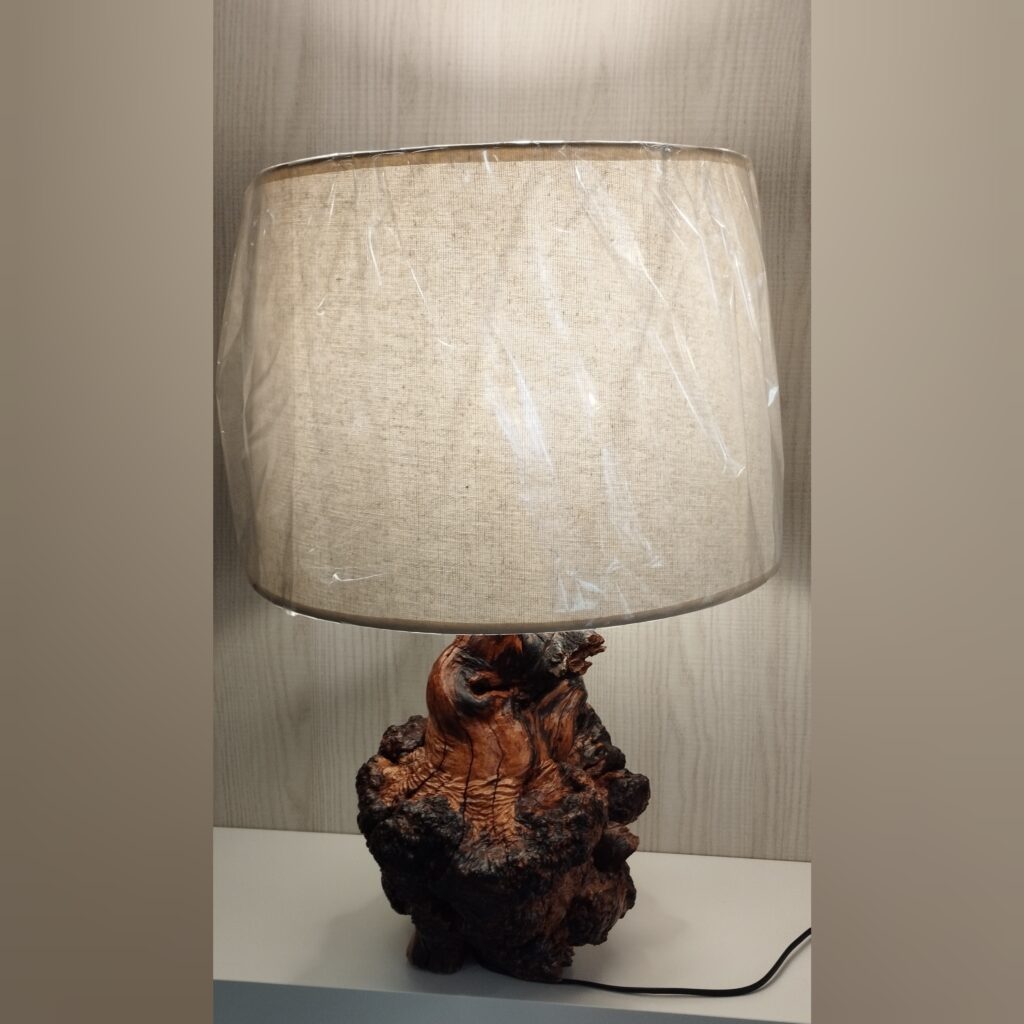 Lampara artesana de madera de olivo